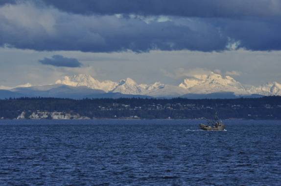 montanhas nevadas de North Cascades vistas de Port Townsend, no estado de Washington, oeste dos Estados Unidos